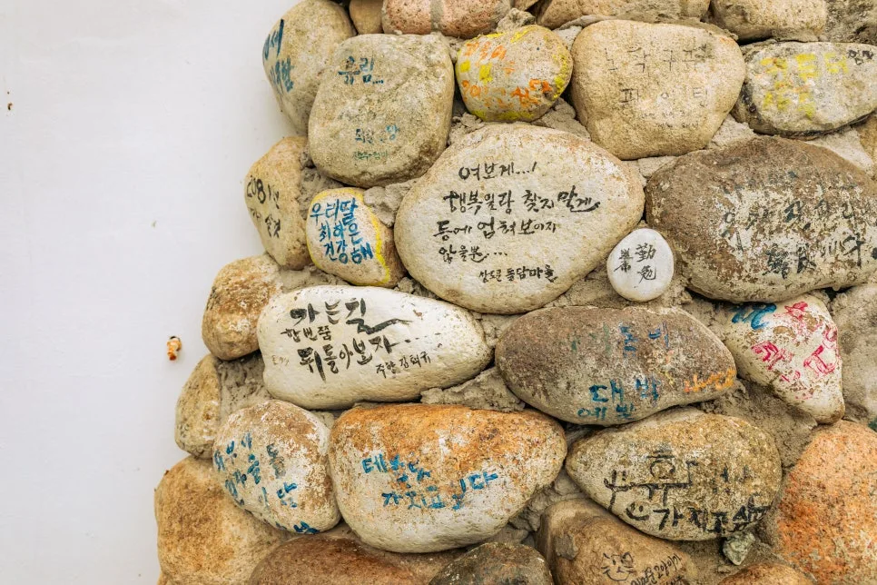 33_%EB%8F%8C%EB%8B%B4%EC%97%90_%EA%B0%80%EB%93%9D_%EC%93%B0%EC%97%AC_%EC%9E%88%EB%8A%94_%EC%9D%B4%EC%95%BC%EA%B8%B0.jpg?type=w966