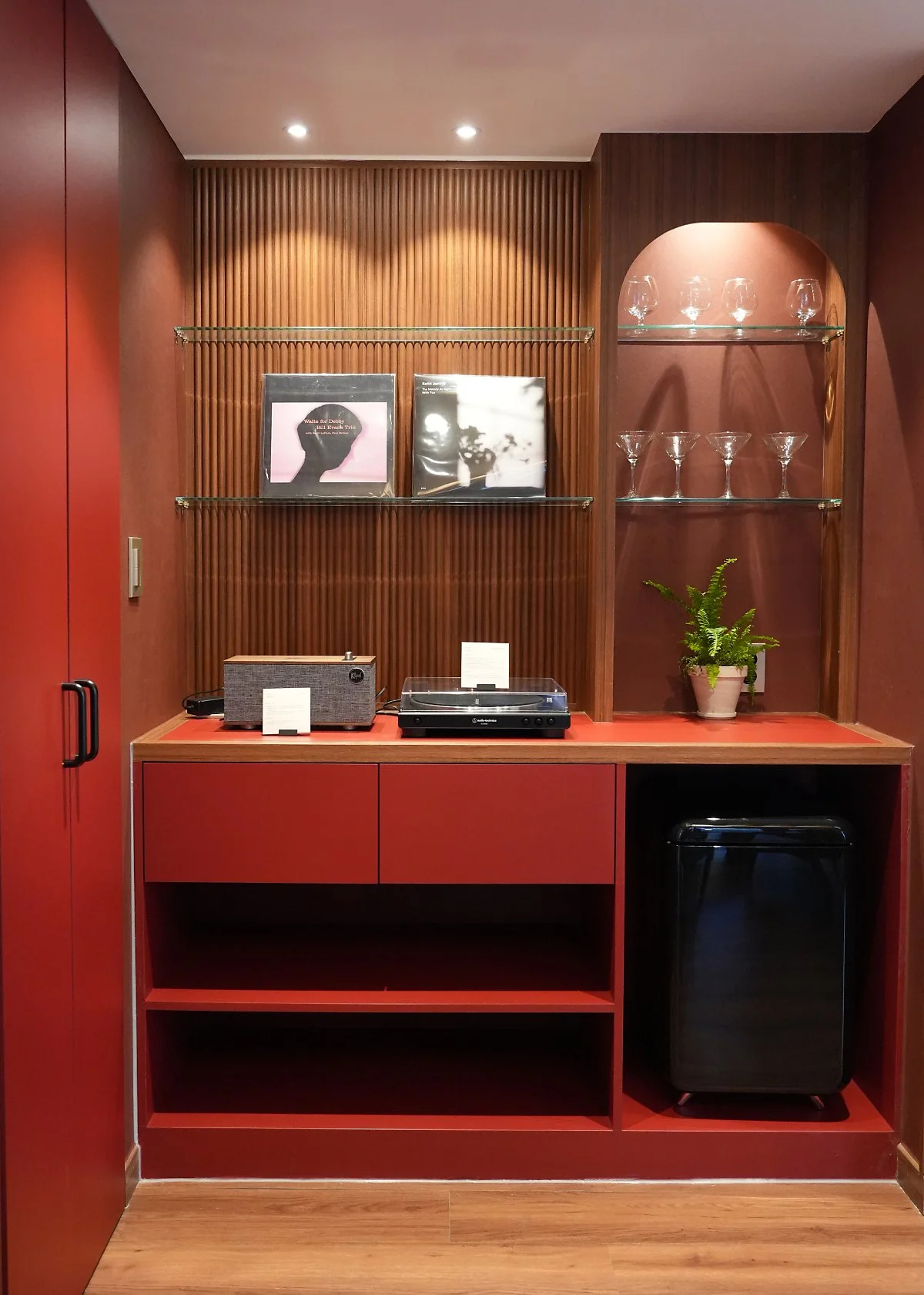 _%EC%99%80%EC%9D%B8%EB%B0%94_%EC%8A%A4%ED%85%8C%EC%9D%B4%EC%85%98.JPG?type=w1200