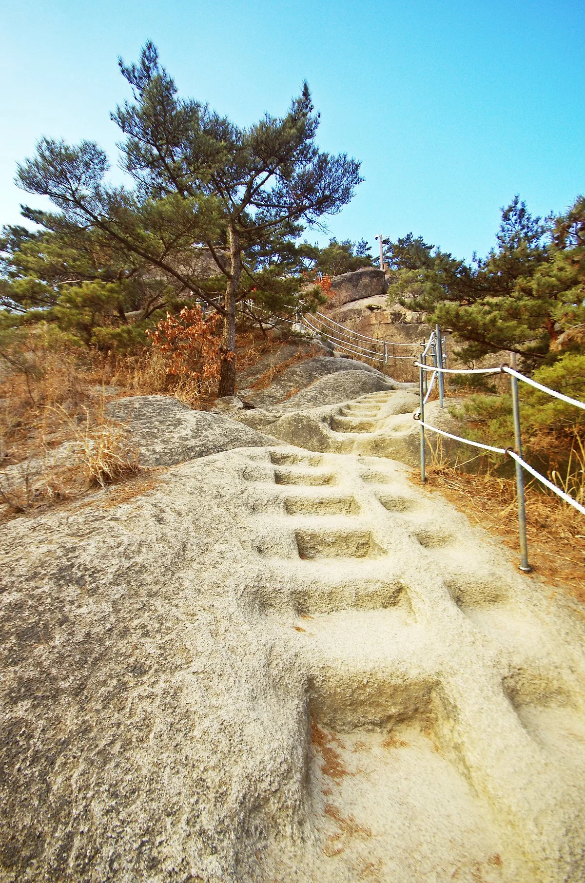 %EC%A0%95%EC%83%81%EC%9C%BC%EB%A1%9C_%EA%B0%80%EB%8A%94_%EA%B8%B8%EB%AA%A9._%EB%B0%94%EC%9C%84%EB%A5%BC_%EA%B9%8E%EC%95%84_%EB%A7%8C%EB%93%A0_%EA%B3%84%EB%8B%A8.JPG?type=w1200