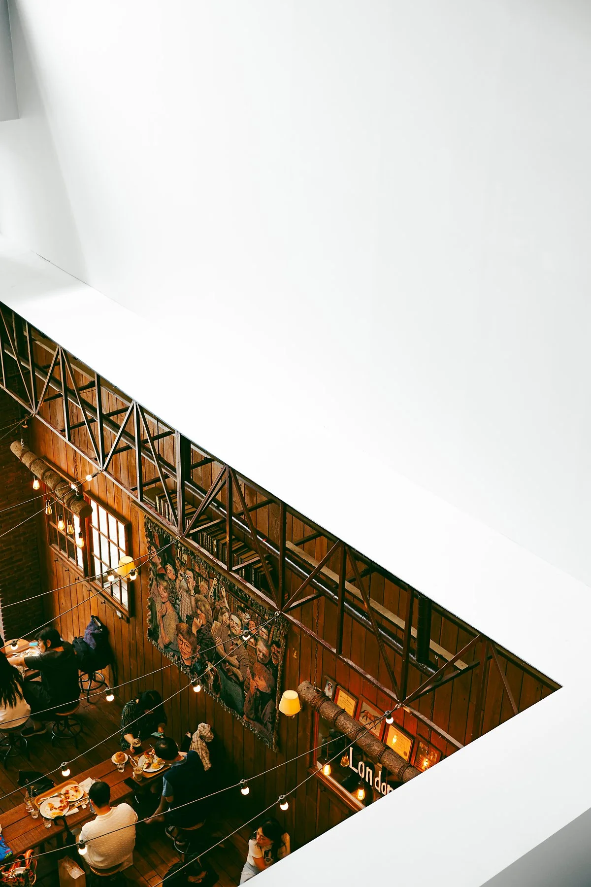 d_%EB%9F%B0%EB%8D%98%EB%B2%A0%EC%9D%B4%EA%B8%80%EB%AE%A4%EC%A7%80%EC%97%84_%EC%9E%A0%EC%8B%A4%EC%A0%90_4.jpg?type=w1200