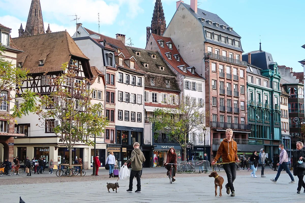 %ED%81%B4%EB%A0%88%EB%B2%A0_%EA%B4%91%EC%9E%A5%EC%97%90%EC%84%9C.jpg?type=w1200