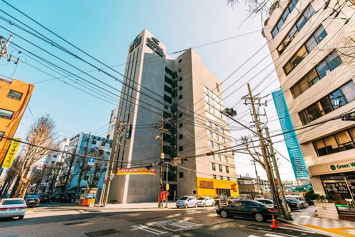 Hound_Hotel-8.JPG?type=w1200