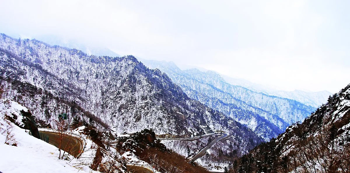 %ED%95%9C%EA%B3%84%EB%A0%B9%EC%97%90%EC%84%9C_%EB%B3%B8_%ED%92%8D%EA%B2%BD._%EB%88%88_%EB%8D%AE%ED%9E%8C_%EC%82%B0%EC%9D%84_%EB%B9%84%EC%A7%91%EA%B3%A0_%ED%95%9C%EA%B3%84%EB%A0%B9%EC%9D%B4_%EA%B5%BD%EC%9D%B4%EC%B9%9C%EB%8B%A4.JPG?type=w1200