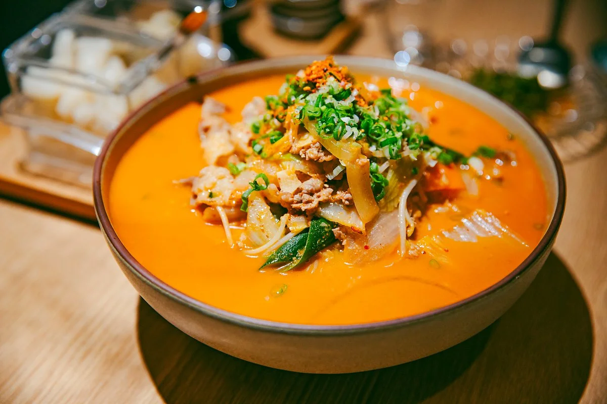 d_%EC%9E%89%EA%BC%AC_3.jpg?type=w1200