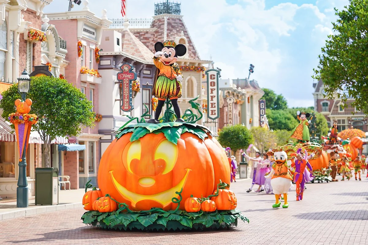 HKDL_Halloween__Mickey%E2%80%99s_Halloween_Time_Street_Party_Mickey.jpg?type=w1200