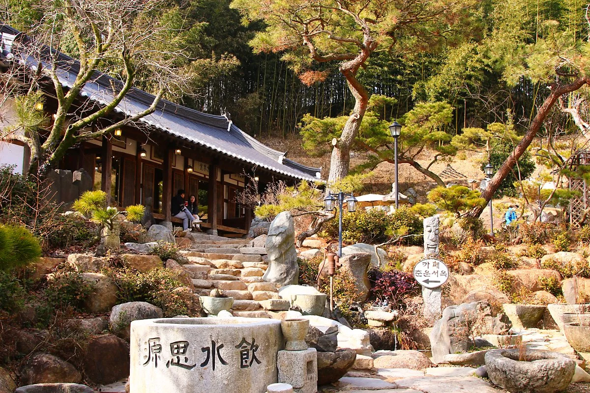 %EC%B9%B4%ED%8E%98_%EC%B6%98%EC%9A%B4%EC%84%9C%EC%98%A5_%282%29.jpg?type=w1200