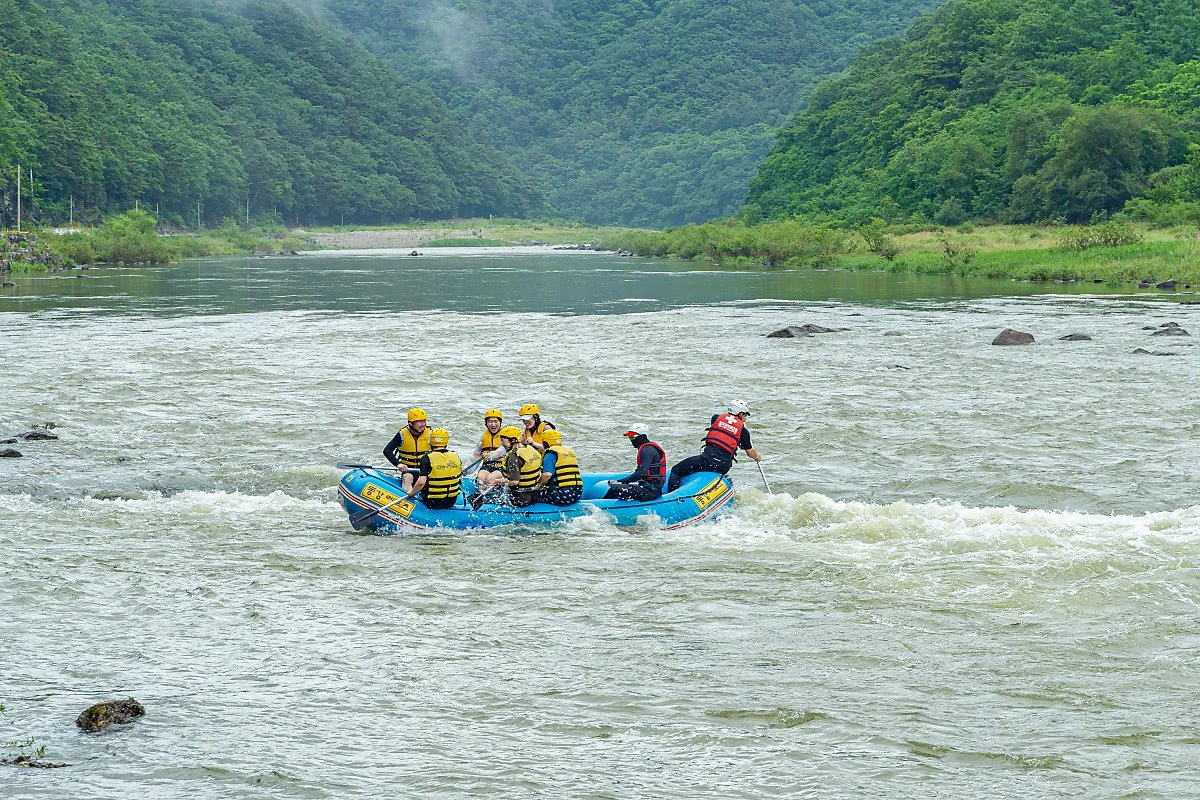 %EA%B0%95%EC%9B%90%ED%8F%89%EC%B0%BD%EC%96%B4%EB%A6%84%EC%B9%98%EB%A7%88%EC%9D%84_%EB%8F%99%EA%B0%95%EB%9E%98%ED%94%84%ED%8C%85%EC%9D%84_%EC%A6%90%EA%B8%B0%EB%8A%94_%EC%82%AC%EB%9E%8C%EB%93%A4_%EA%B9%80%EC%A0%95%ED%9D%A0_%EC%9E%91%EA%B0%80.jpg?type=w1200