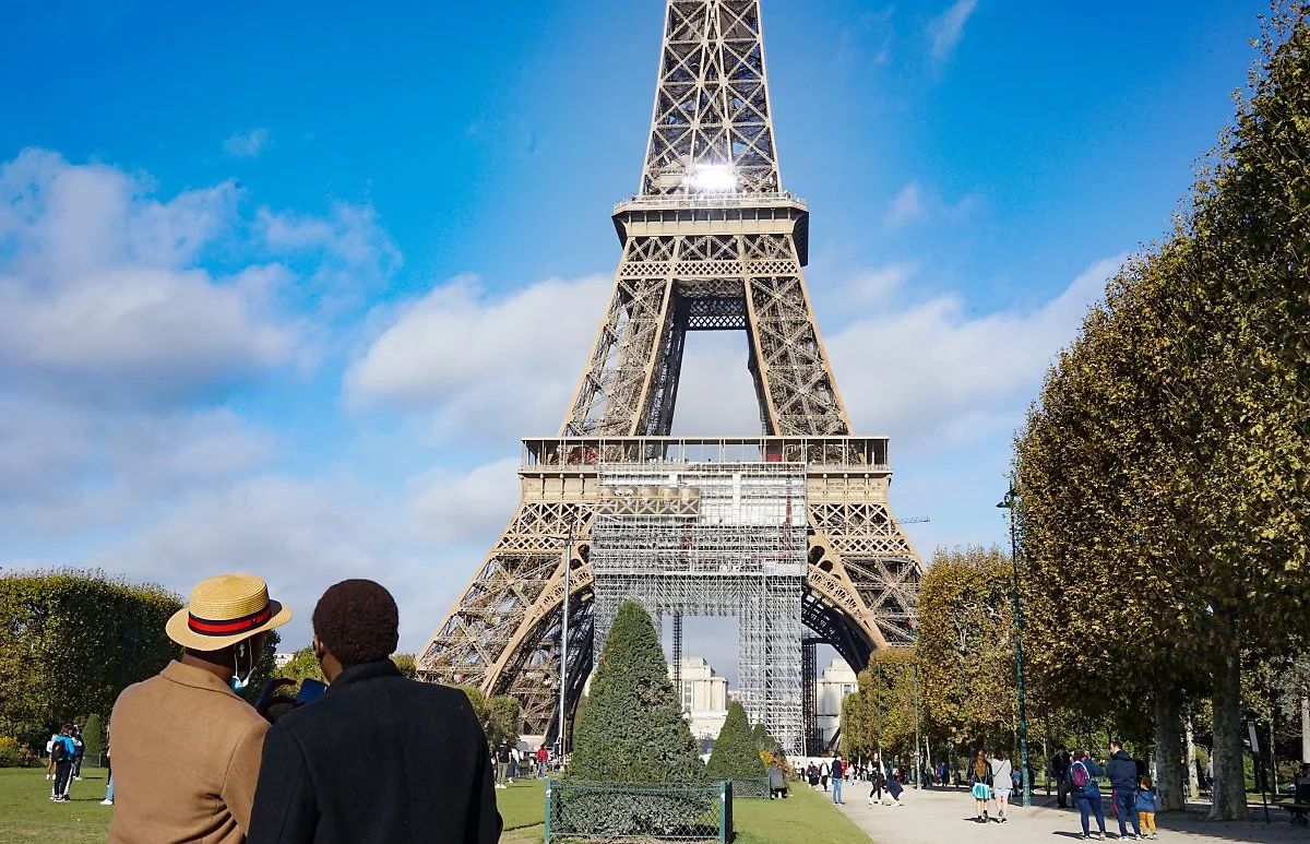 2024_%ED%8C%8C%EB%A6%AC%EC%98%AC%EB%A6%BC%ED%94%BD%EC%9D%84_%EC%95%9E%EB%91%90%EA%B3%A0_%EA%B3%B5%EC%82%AC_%EC%A4%91%EC%9D%B8_%EC%97%90%ED%8E%A0%ED%83%91.jpg?type=w1200