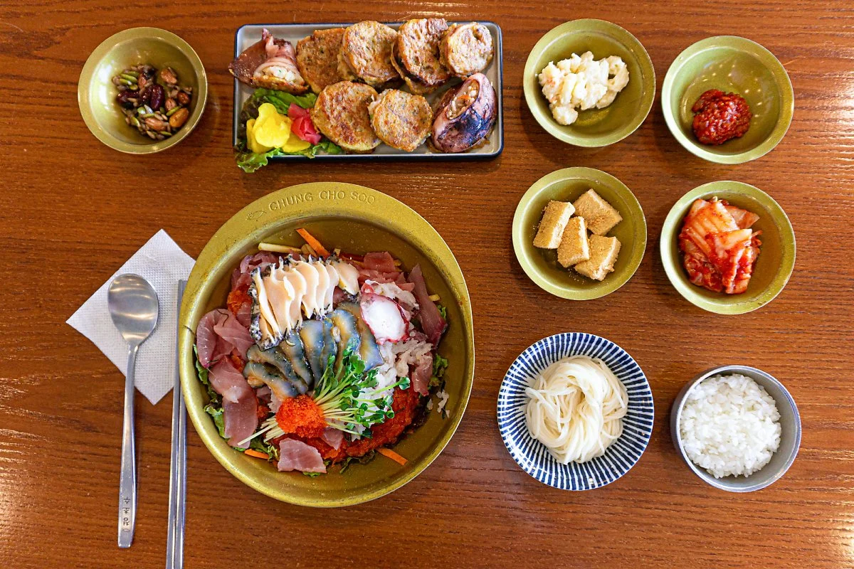 8_%EA%B1%B0%ED%95%98%EA%B2%8C_%EC%B0%A8%EB%A0%A4%EC%A7%84_%EC%B2%AD%EC%B4%88%EC%88%98%EB%AC%BC%ED%9A%8C_%ED%95%9C_%EC%83%81%2C_%EC%97%AC%EB%A6%84%EC%97%90%EB%8A%94_%EC%9D%B4%EB%A7%8C%ED%95%9C_%EB%B0%A5%EC%83%81%EC%9D%B4_%EC%97%86%EB%8B%A4.jpg?type=w1200