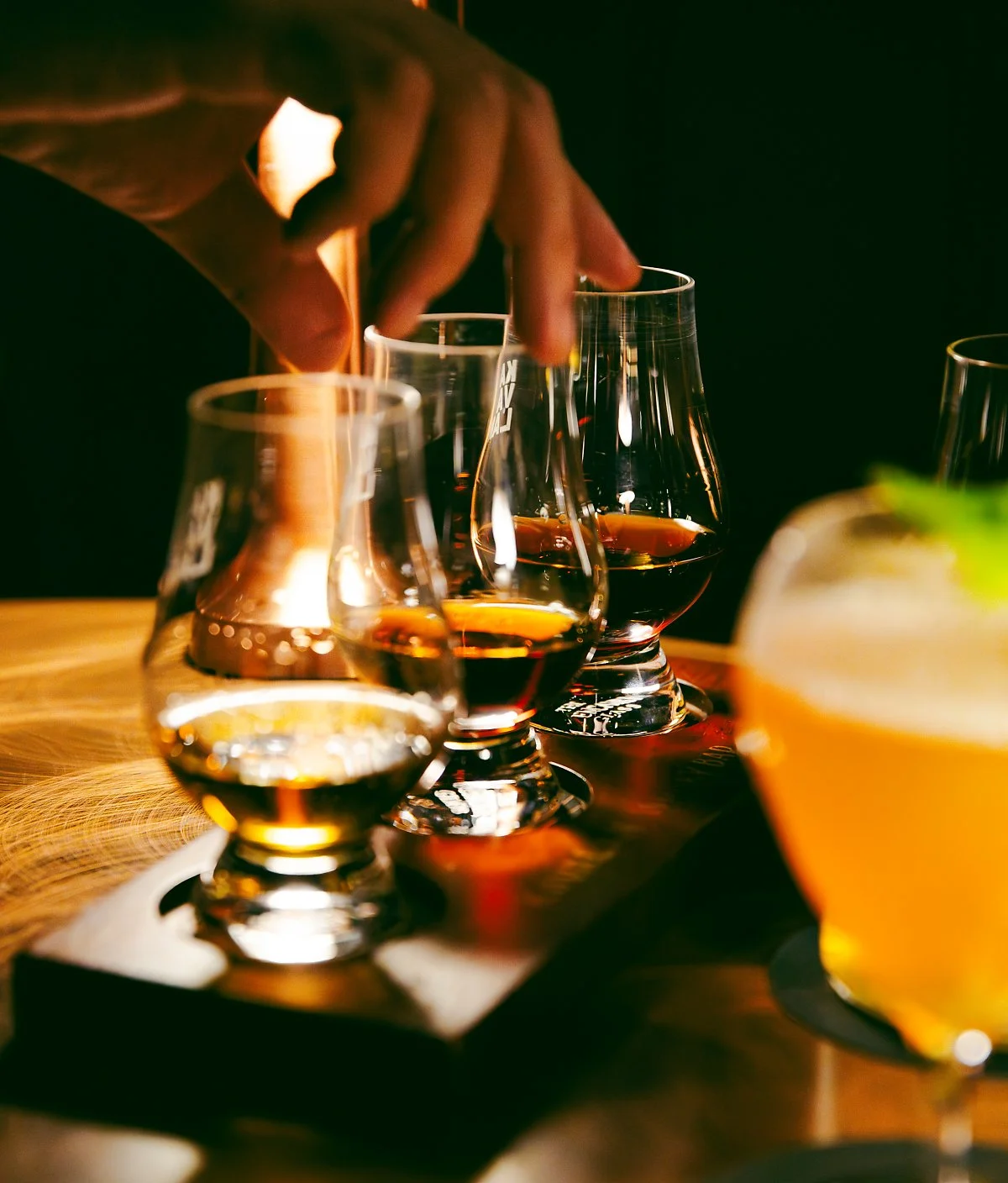 %EC%B9%B4%EB%B0%9C%EB%9E%80_%EC%9C%84%EC%8A%A4%ED%82%A4_%EB%B0%94.jpg?type=w1200