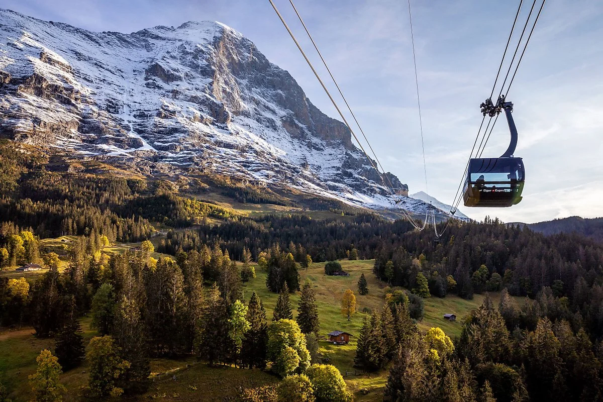 6.Eiger-Express-Grindelwald-Eigernordwand-Weitansicht-Kabine-rechts.jpg?type=w1200