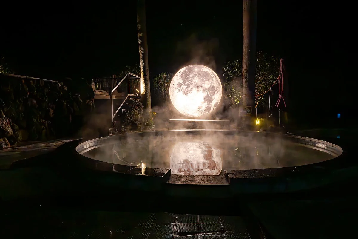 17_%EB%B0%A4%ED%95%98%EB%8A%98%EC%97%90_%ED%8D%BC%EC%A7%80%EB%8A%94_%EC%98%A8%EC%B2%9C%EC%9D%98_%ED%95%98%EC%96%80_%EC%97%B4%EA%B8%B0.jpg?type=w1200