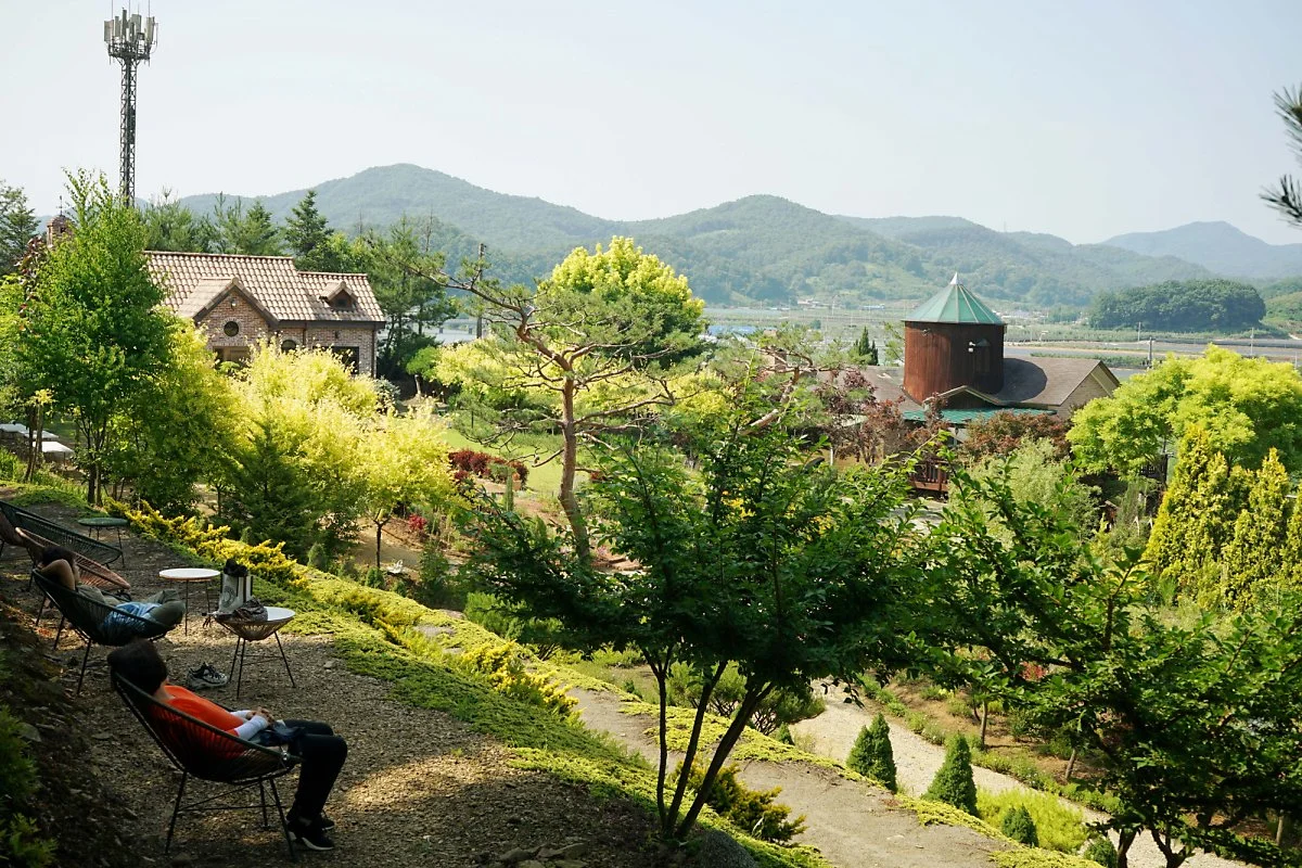 %ED%8A%B8%EB%A6%AC%ED%95%98%EC%9A%B0%EC%8A%A4%EA%B0%80%EB%93%A0_%EA%B4%B4%EC%82%B0_202306_%EC%9B%B0%EC%B4%8C_%281%29.JPG?type=w1200