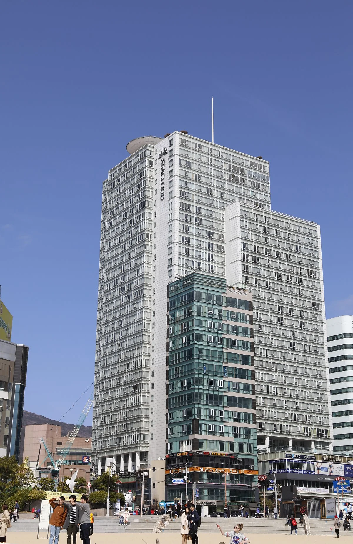 %EC%BD%94%EC%98%A4%EB%A1%B1%EC%94%A8%ED%81%B4%EB%9D%BC%EC%9A%B0%EB%93%9C%ED%98%B8%ED%85%94%283%29.jpg?type=w1200