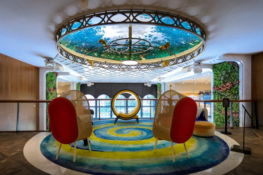 K11_Artwork-28-Parrots_of_Five_Colours%28ZHANG_ENLI%29-2_F.jpg?type=w1200