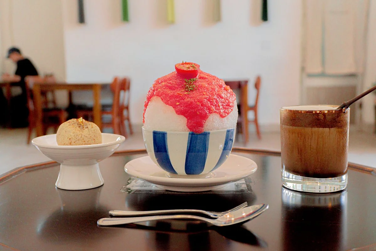 18_%ED%9D%B0%EB%8B%A4%EC%A0%95%EC%9D%98_%ED%86%A0%EB%A7%88%ED%86%A0%EB%B9%99%EC%88%98%EC%99%80_%ED%98%B8%EC%A7%80%EC%B0%A8%EB%B8%94%EB%9E%91%2C_%EB%B0%A4%EA%B8%88%EB%8B%A8._%EC%96%B4%EB%8A%90_%ED%95%98%EB%82%98_%EB%B0%80%EB%A6%AC%EB%8A%94_%EB%A7%9B.jpg?type=w1200