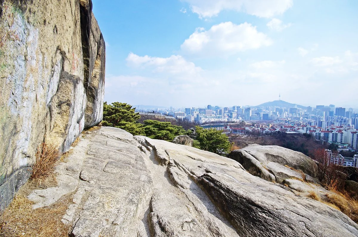 %EC%95%94%EB%B0%98%EB%B0%94%EC%9C%84_%EC%9C%84%EC%97%90_%EB%86%93%EC%9D%B8_%EC%BB%A4%EB%8B%A4%EB%9E%80_%EB%B0%94%EC%9C%84%EA%B0%80_%EC%9E%88%EB%8A%94_%EA%B3%B3%EC%9D%80_%EC%A0%84%EB%A7%9D_%EC%A2%8B%EC%9D%80_%EA%B3%B3%EC%9D%B4%EB%8B%A4..JPG?type=w1200