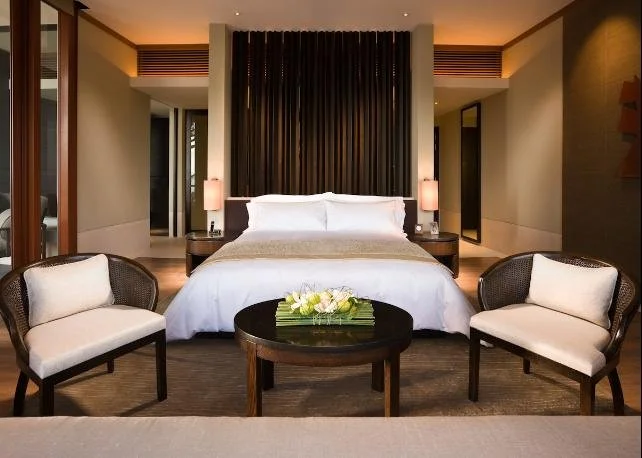 6.Premier_Room_LowRes.JPG?type=w1200