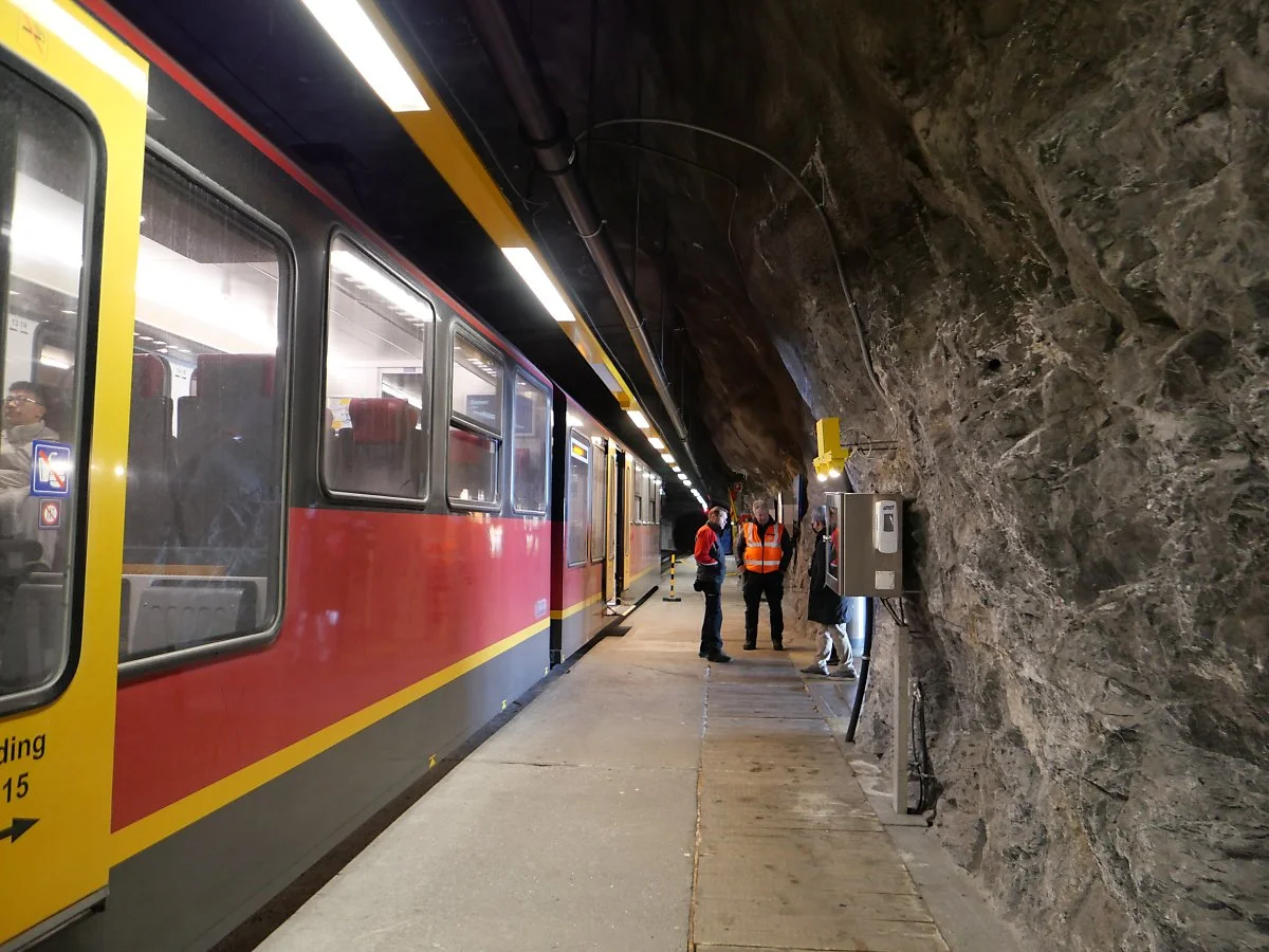 25.%EC%9C%B5%ED%94%84%EB%9D%BC%EC%9A%B0%EC%9A%94%ED%9D%90%EC%B2%A0%EB%8F%84%EC%97%AD.JPG?type=w1200