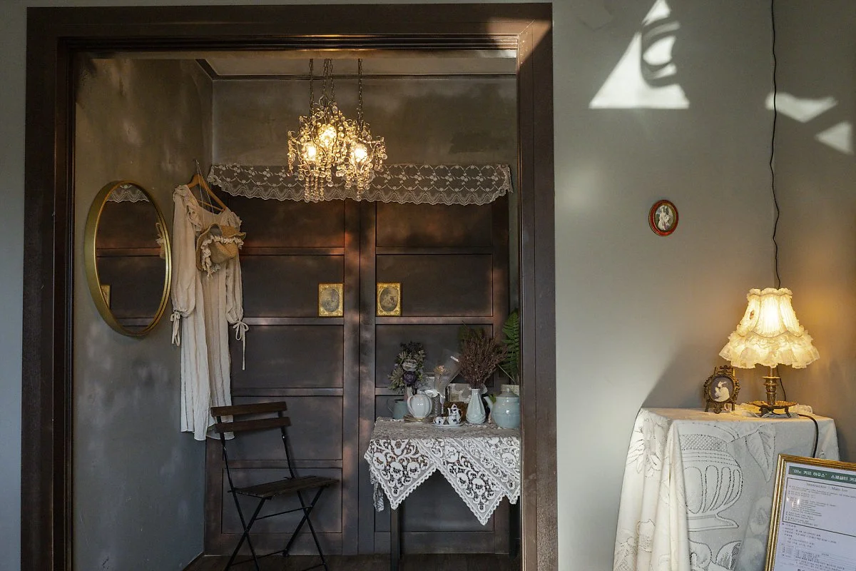 25_%EB%B9%88%ED%8B%B0%EC%A7%80%ED%95%9C_%EA%B0%90%EC%84%B1%EC%9D%B4_%EA%B0%80%EB%93%9D%ED%95%9C_%EB%A7%88%EB%85%B8%EC%BB%A4%ED%94%BC%ED%95%98%EC%9A%B0%EC%8A%A4.jpg?type=w1200