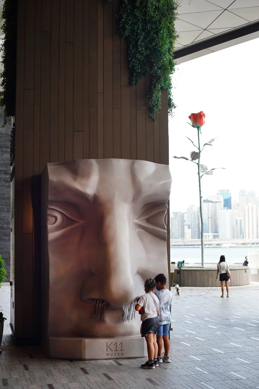 K11-Artwork-01-ROSE_ALLURE%28Isa_Genzken%29-G_F.JPG?type=w1200