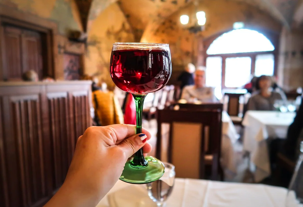 %EB%A9%94%EC%A2%85_%EC%BA%84%EB%A8%B8%EC%A0%A4%2C_%EC%95%8C%EC%9E%90%EC%8A%A4_%EC%A7%80%EB%B0%A9%EC%9D%98_%EC%99%80%EC%9D%B8._%EC%99%80%EC%9D%B8%EC%9E%94%EC%9D%B4_%EB%A7%A4%EC%9A%B0_%EC%9E%91%EC%9D%80_%EA%B2%8C_%ED%8A%B9%EC%A7%95%EC%9D%B4%EB%8B%A4..jpg?type=w1200