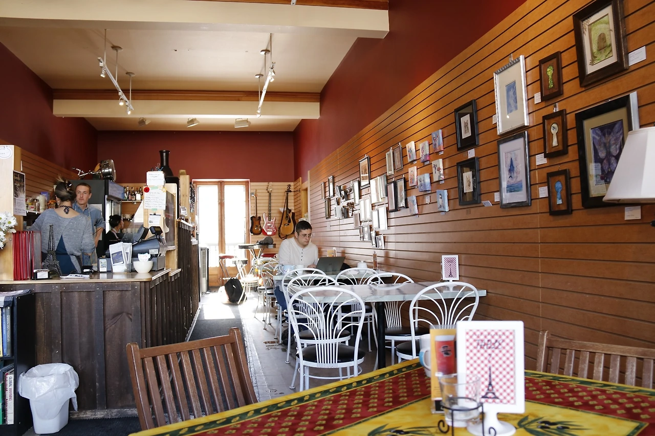 33.Elora-Cafe Creperie-1.JPG