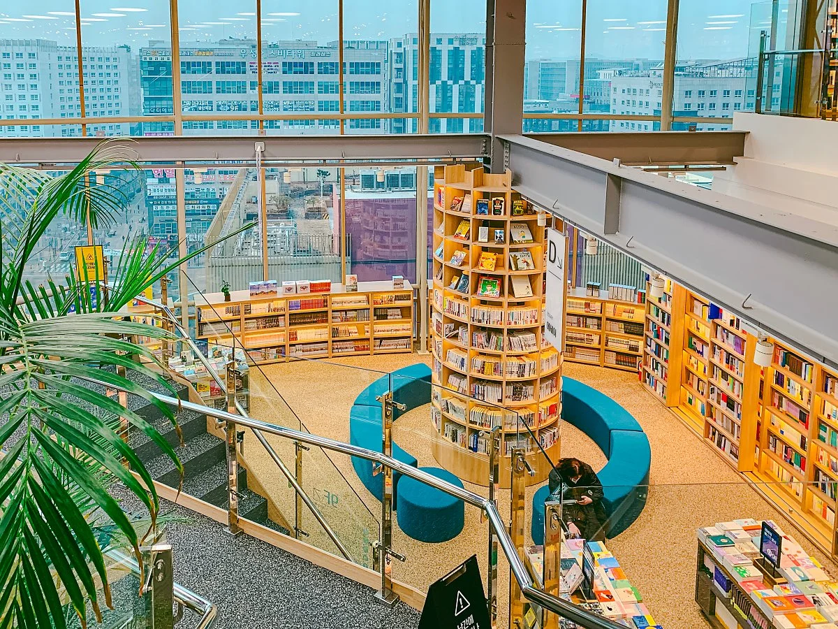 d_YES24_%EA%B0%95%EC%84%9CNC%EC%A0%90_1.jpg?type=w1200