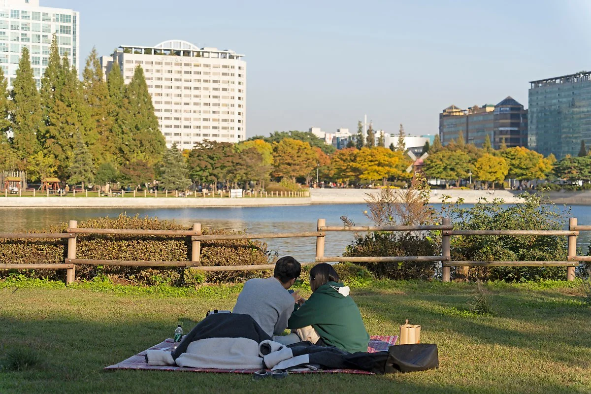 %EC%82%AC%EC%A7%849_%EC%A3%BC%EB%A7%90_%EC%98%A4%ED%9B%84_%ED%95%9C%EB%95%8C%EB%A5%BC_%EC%A6%90%EA%B8%B0%EB%8A%94_%EC%8B%9C%EB%AF%BC%EB%93%A4.jpg?type=w1200