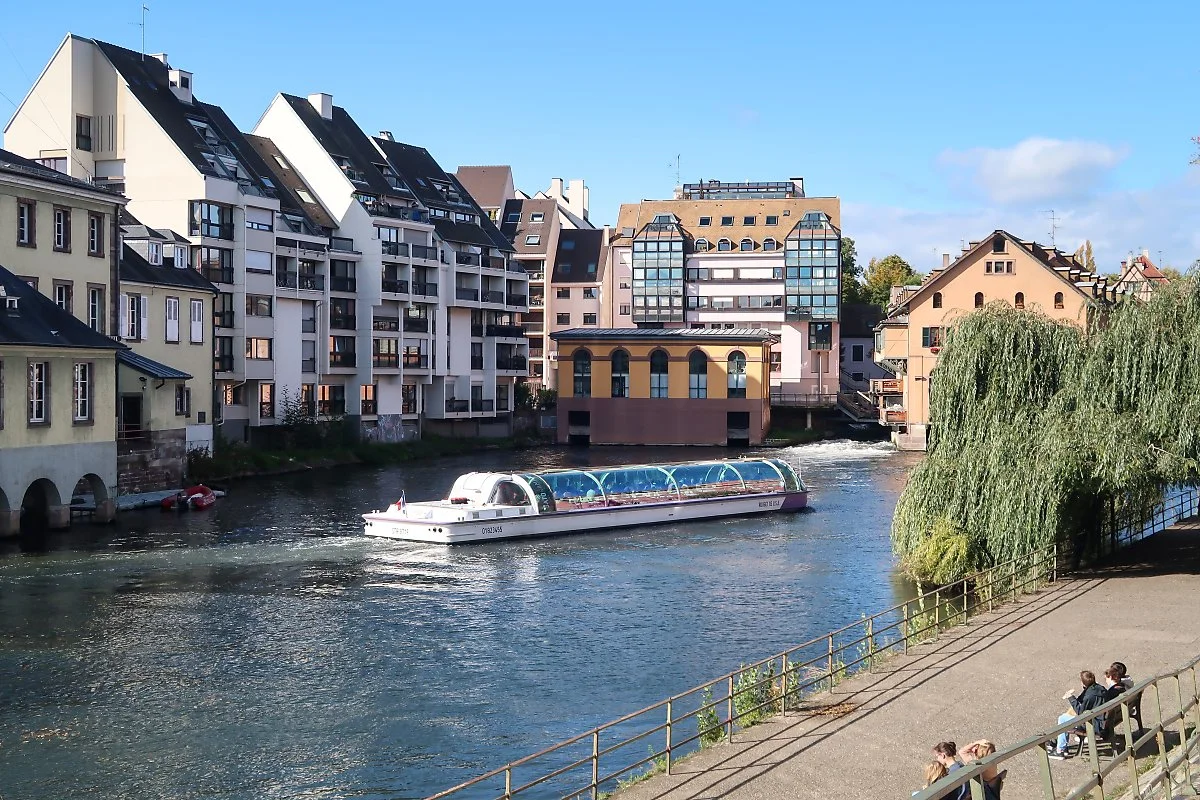 %EC%9A%B4%ED%95%98%EA%B0%80_%EB%B0%9C%EB%8B%AC%ED%95%9C_%EC%8A%A4%ED%8A%B8%EB%9D%BC%EC%8A%A4%EB%B6%80%EB%A5%B4%EC%97%90%EC%84%A0_%EC%9C%A0%EB%9E%8C%EC%84%A0%EC%9D%84_%ED%83%80%EA%B3%A0_%EC%97%AC%ED%96%89%ED%95%B4%EB%8F%84_%EC%A2%8B%EB%8B%A4.jpg?type=w1200