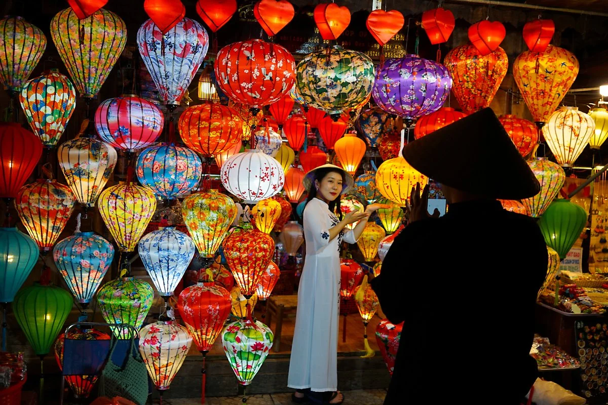 %ED%98%B8%EC%9D%B4%EC%95%88_%EC%A0%84%ED%86%B5%EB%93%B1_%EC%82%AC%EC%9D%B4%EC%97%90%EC%84%9C_%EA%B8%B0%EB%85%90_%EC%82%AC%EC%A7%84%EC%B0%8D%EA%B8%B0.jpg?type=w1200