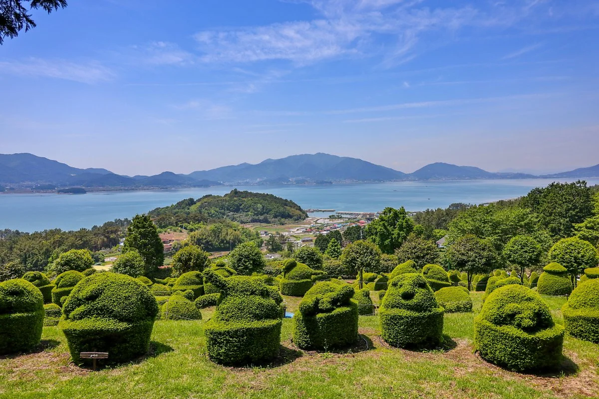 %EB%A9%94%EC%9D%B8%ED%86%A0%ED%94%BC%EC%95%84%EB%9E%9C%EB%93%9C_%EB%B0%94%EB%8B%A4_%EC%9C%84%EC%9D%98_%EC%A0%95%EC%9B%90_%EC%9C%A0%EC%9D%80%EC%98%81_%EC%9E%91%EA%B0%80_%EC%B4%AC%EC%98%81.jpg?type=w1200