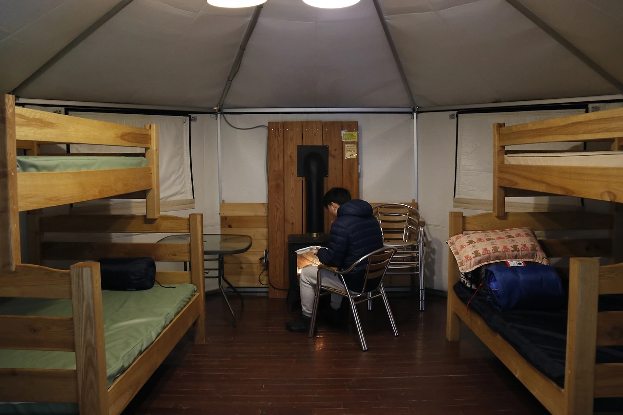 12-2.Yurt inside.JPG