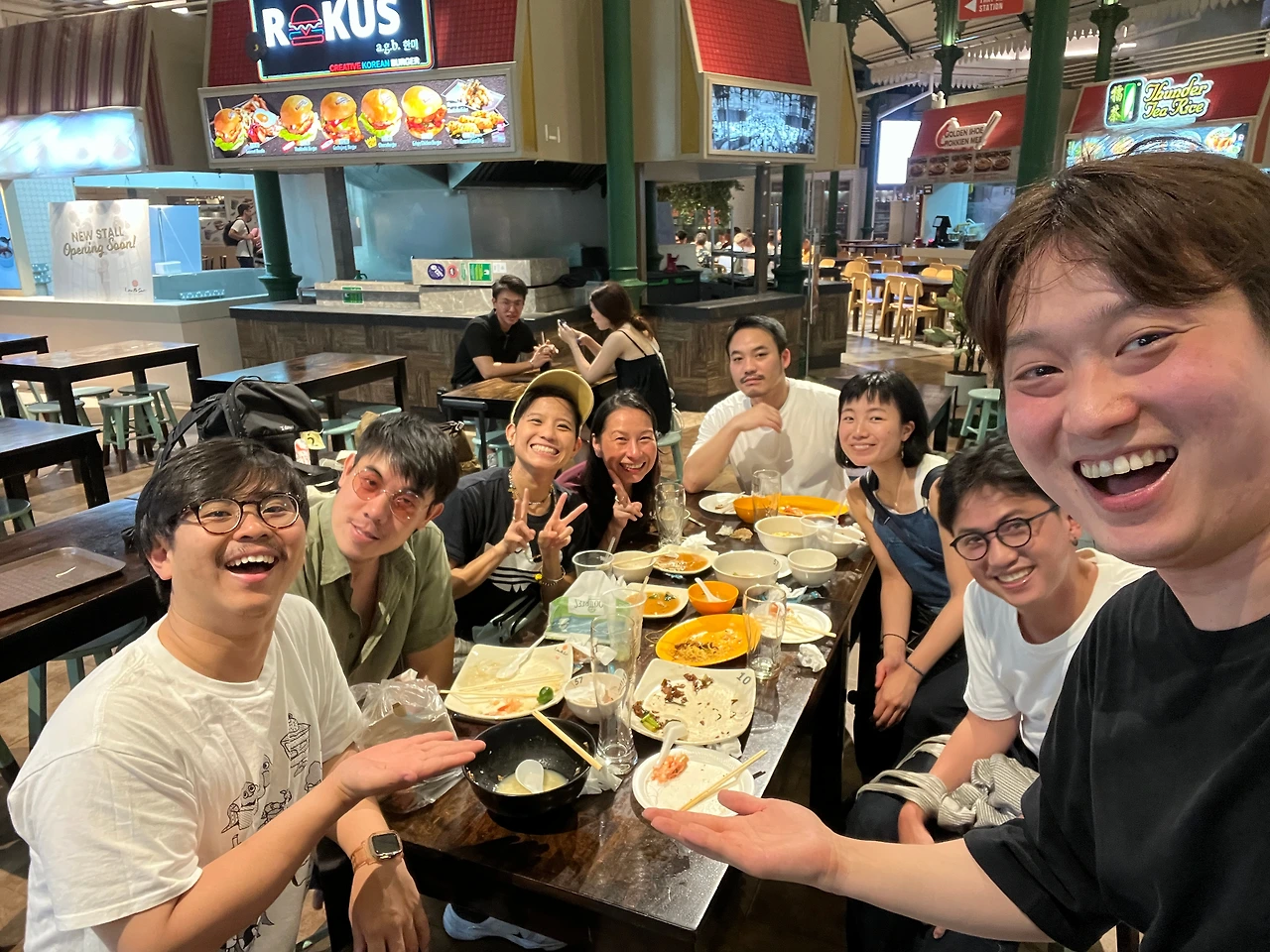 7_외국 친구들과 함께(싱가폴).JPG