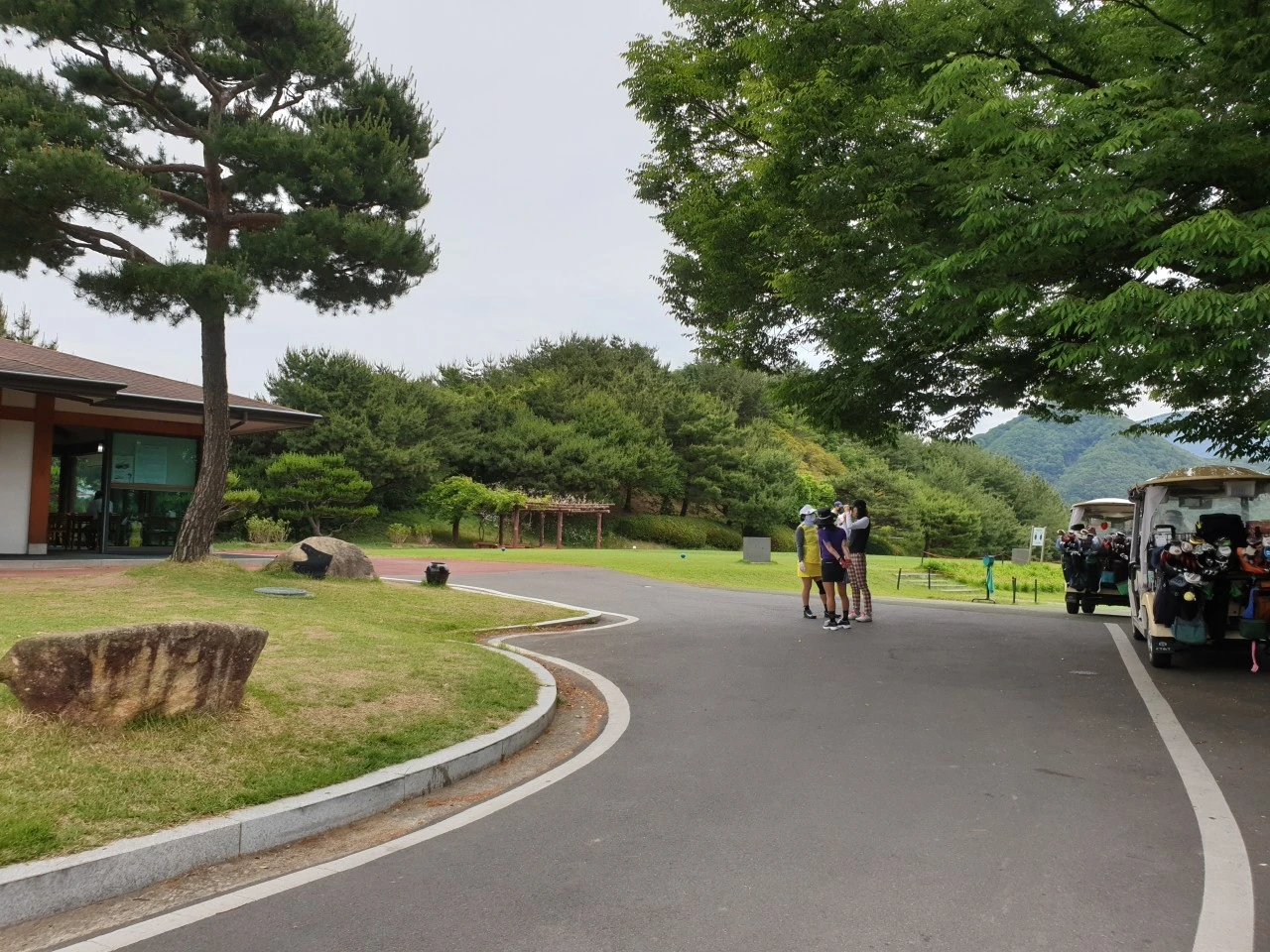 8_bcbUd018svc15jugz8ypu9zi_e9765c.jpg?type=e1920_std