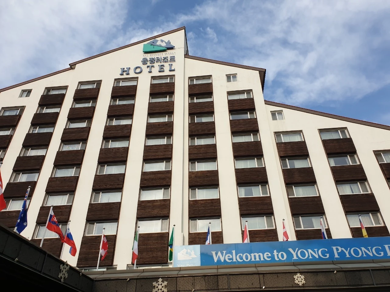 6_agcUd018svcn858sp6z4mvw_e9765c.jpg?type=e1920_std