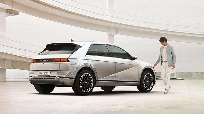 2021-hyundai-ioniq5-customer-lifestyle2.jpeg