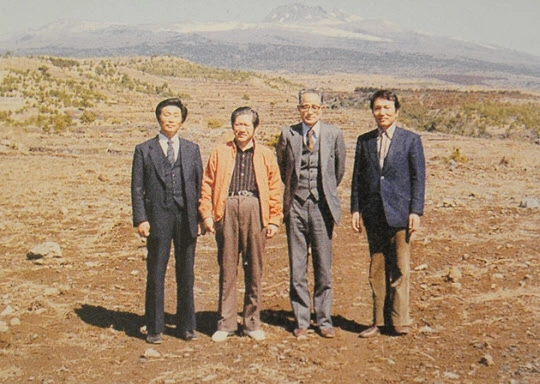 왼쪽 두번째 중간간서로 도순다원 기념촬영.jpeg