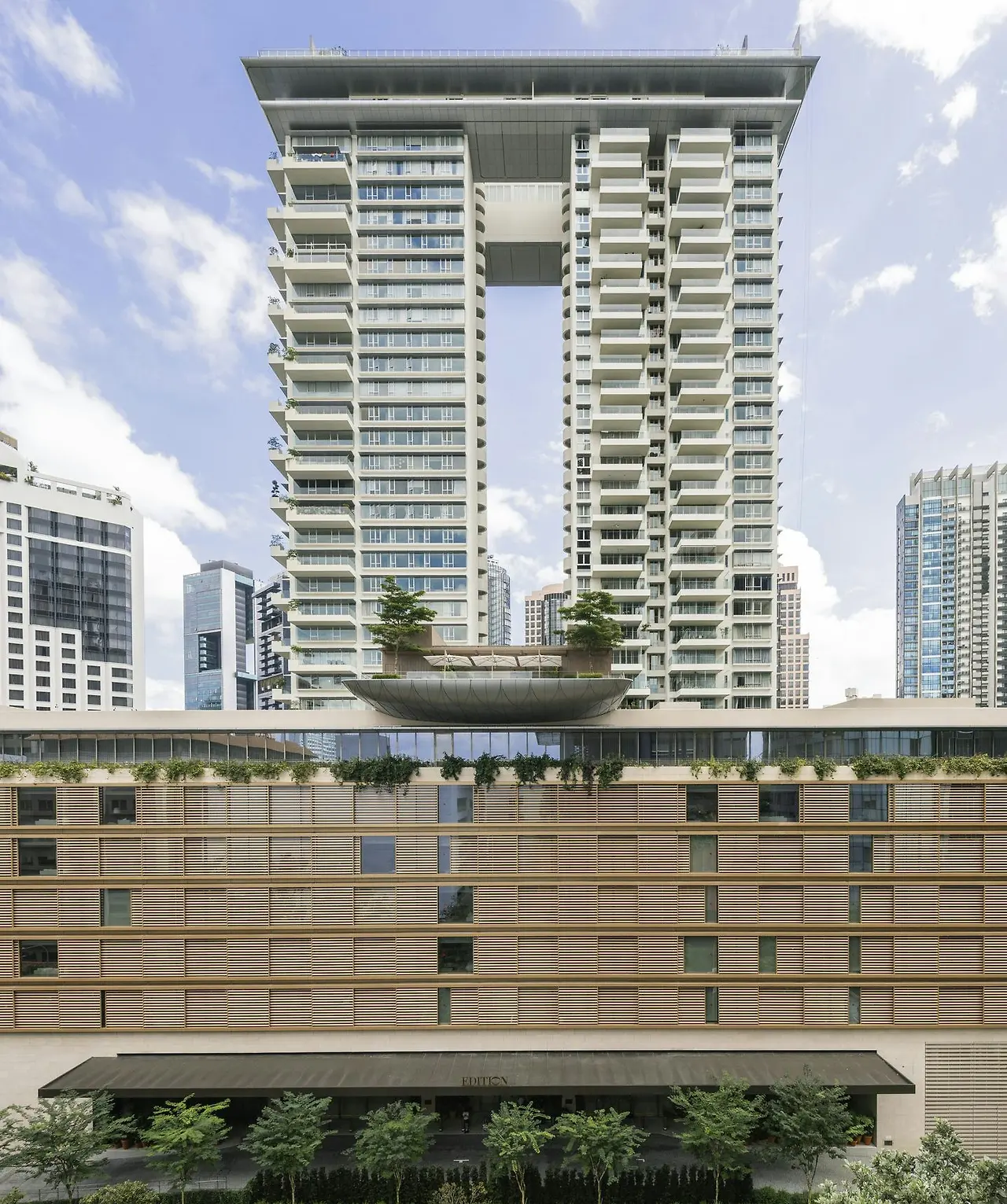 64700_SA_OrchardRoad_N281_web.jpg?auto=format%2Ccompress&q=50&ixlib=imgixjs-3.5.1