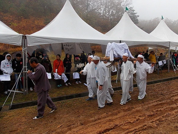 2110474956498684223F07