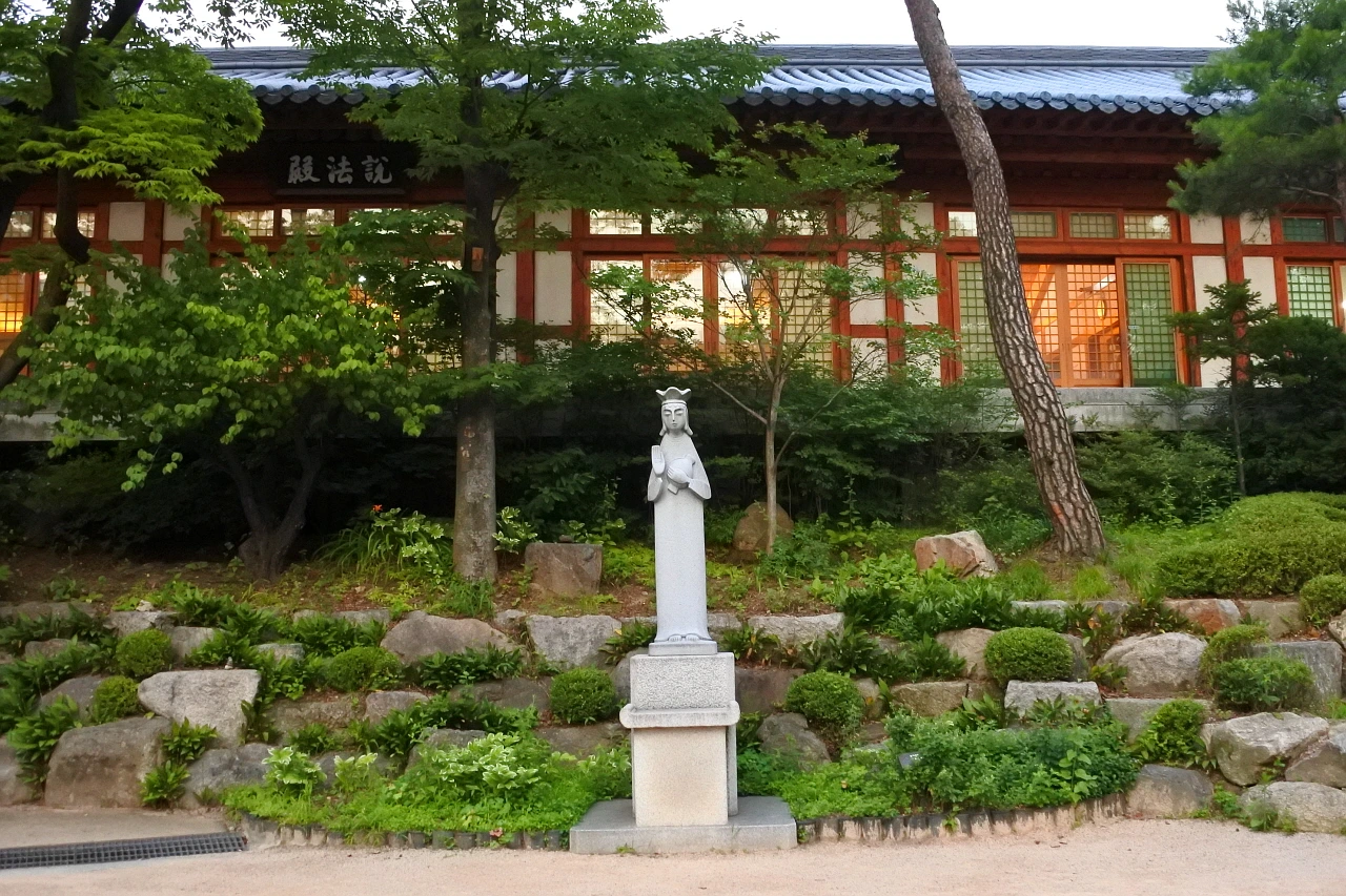 길상사_날씬한 관음보살.JPG