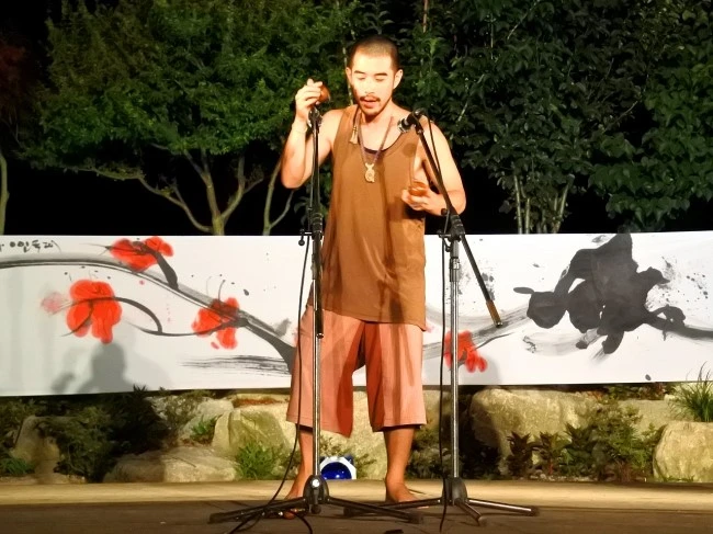 asia_mono_8.JPG?type=w2