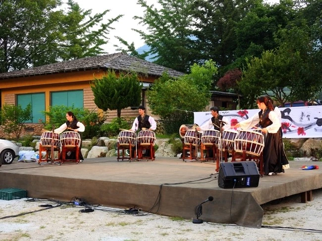 asia_mono_3.JPG?type=w2