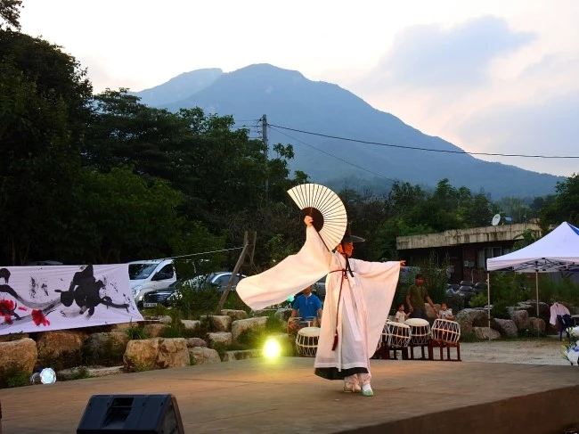 asia_mono_4.JPG?type=w2