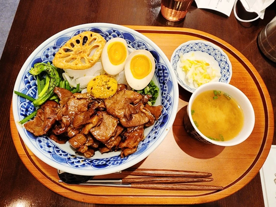 SE-9b983e7c-fe09-11ed-a2a6-69ec9e15d1c5.jpg?type=w1