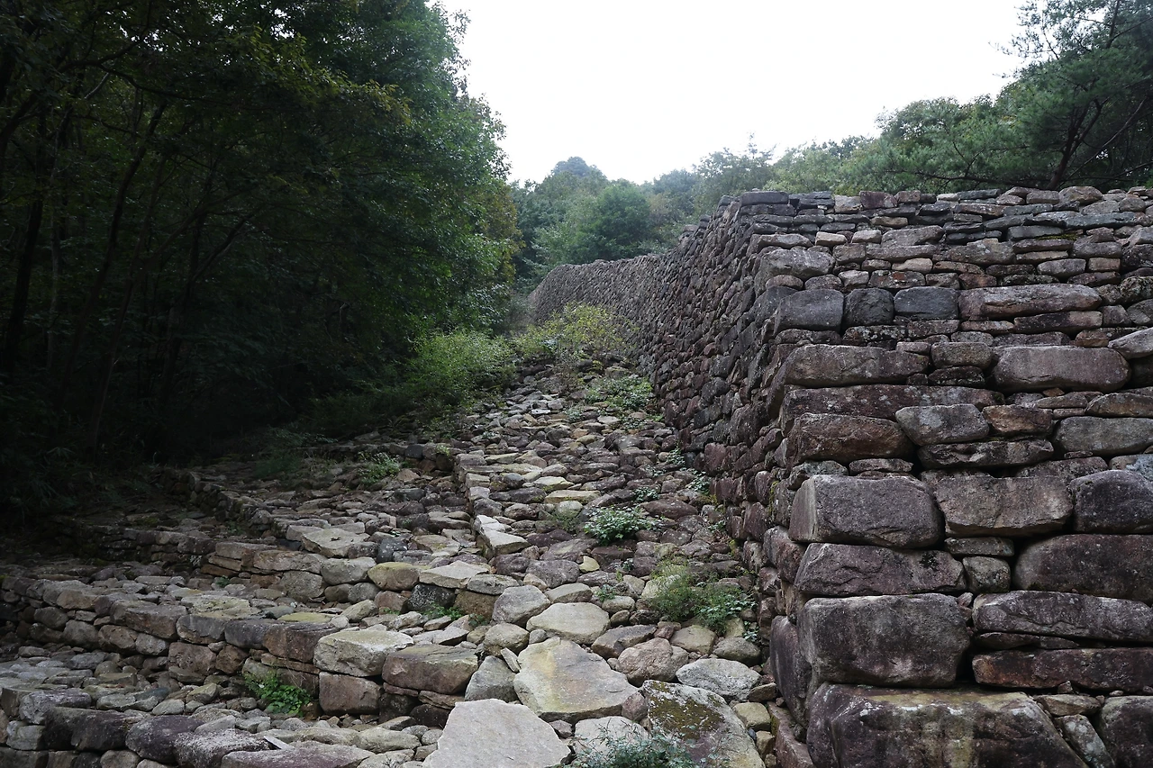 덕주산성06.JPG