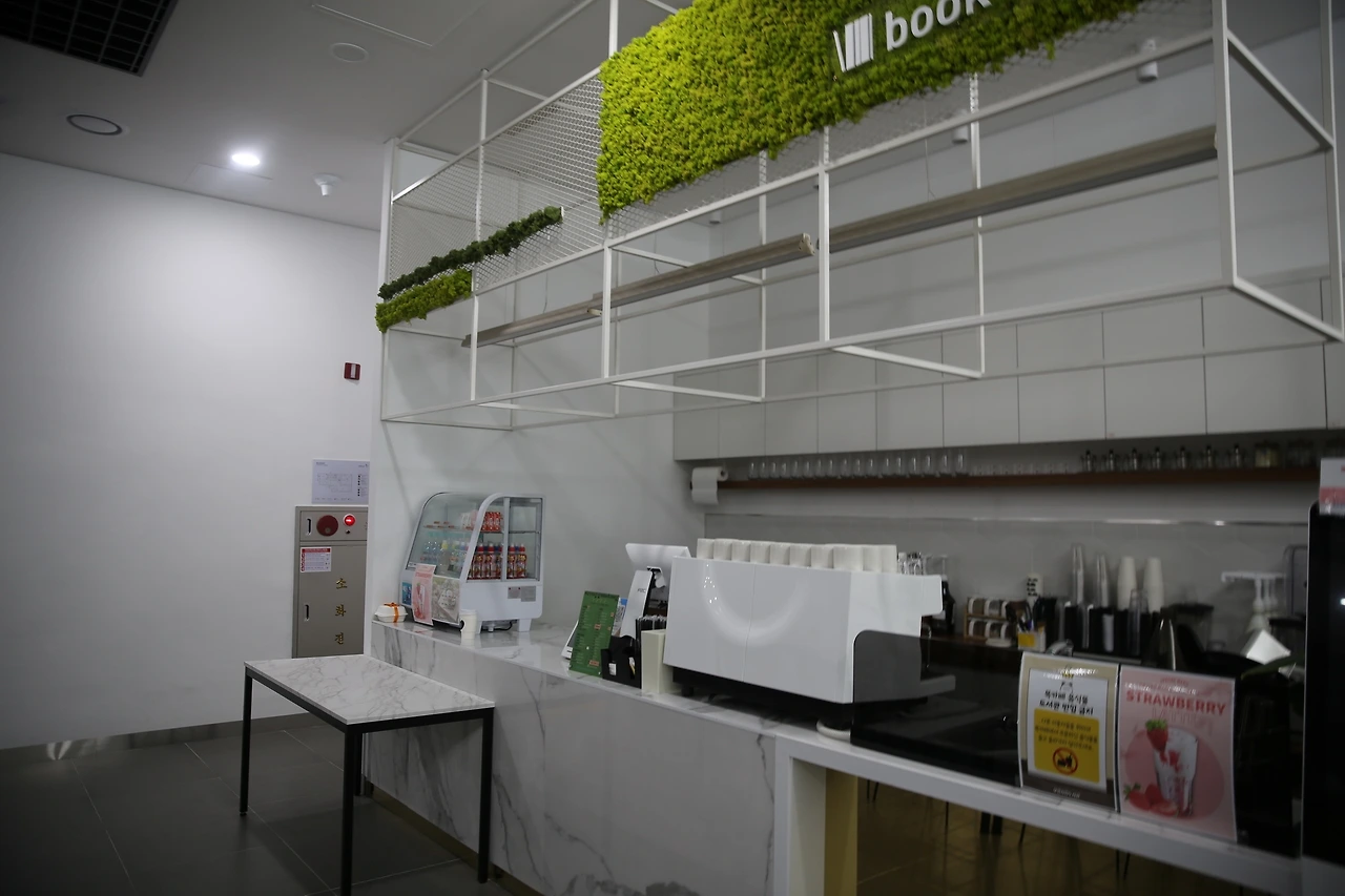 09. 보령시립도서관의 휴게공간.JPG