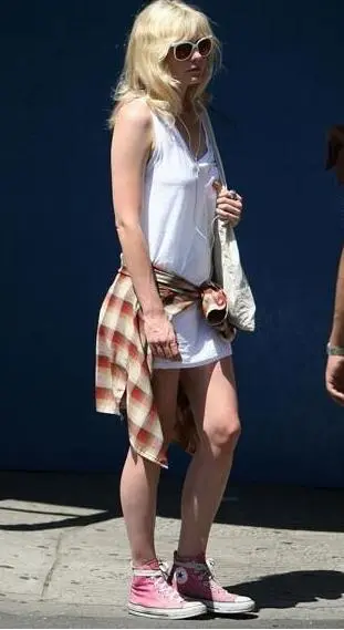 pinkconverse.jpg?type=w1