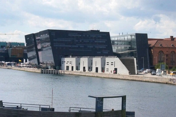 99C03E3359E39F4B08BBB8