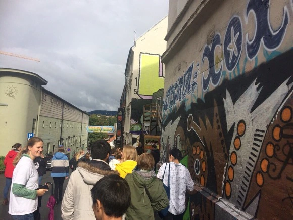 99E9423359BFA9832FF47E